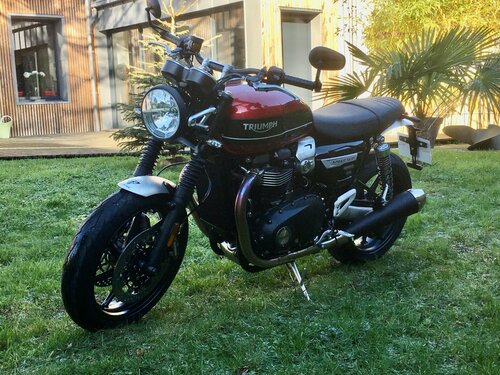 Triumph Speed Twin 01.jpg