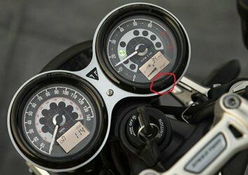 speedtwin-compteur§griffe.jpg