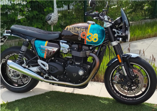 Triumph Speed Twin LBC 1.png